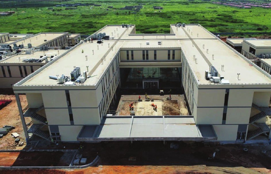 Vista aérea do Hospital Geral do Sequele, com fachada em capoto executada pela Alfainvest